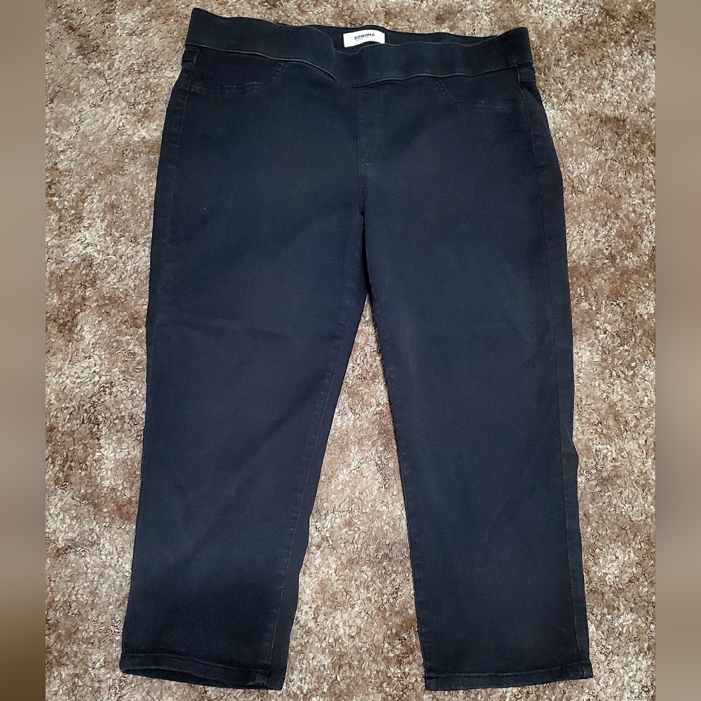 Women's Black Capris